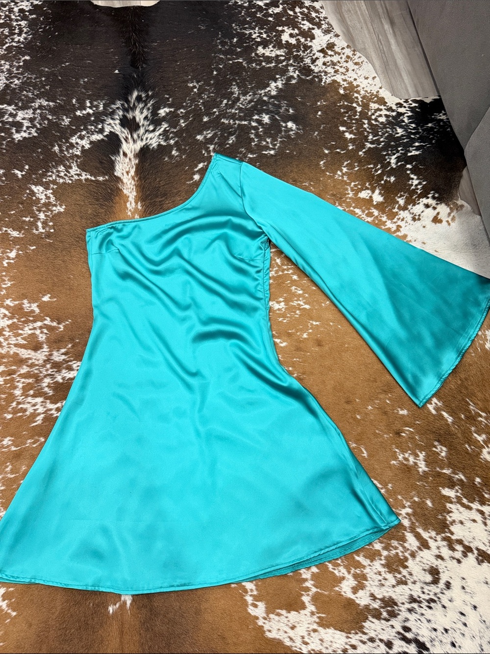 One-Shoulder Satin Dress in Bright Teal